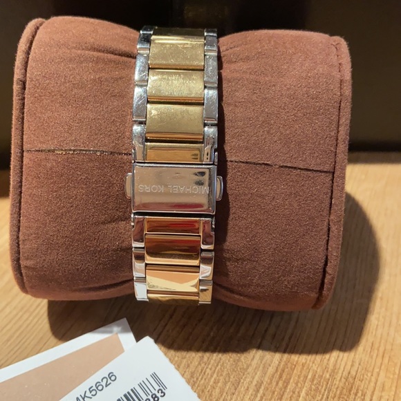 MICHAEL KORS
Parker Quartz White Dial Two Tone Bracelet Ladies Watch - Picture 5 of 11